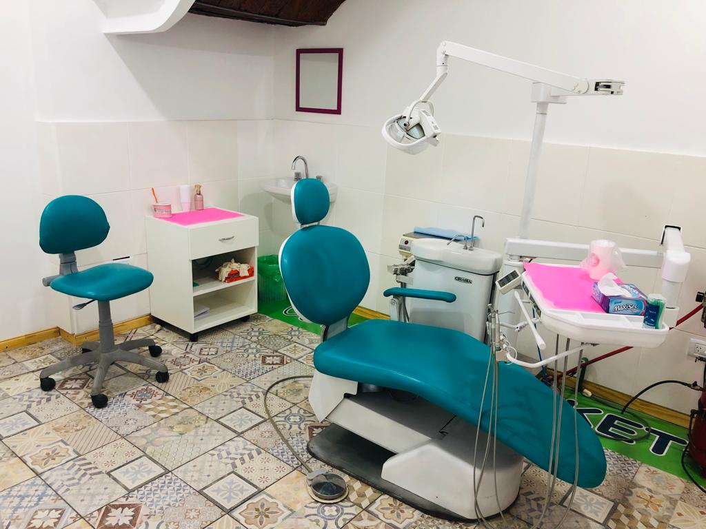 Sillón y equipamiento dental